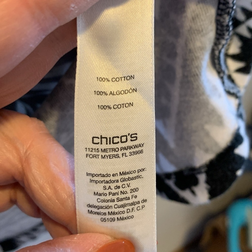 Chico’s Womens the ultimate tee. Black&White Aztec design. 100% Cotton. Size 2.  - Picture 3 of 6